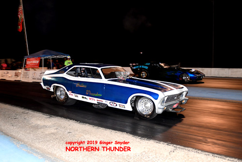 Jordan Ballew - 'Ballew Thunder' (near lane) vs Tod Barker - 'Back in Black' (far lane)